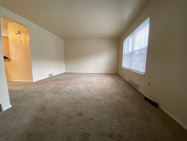 Photo - Perfect Two Bedroom Townhome in Plum! Ampl...