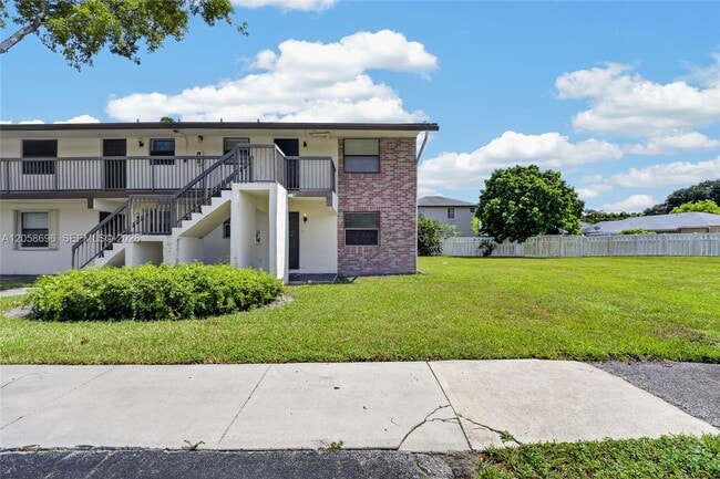 Photo - 6001 Shaker Wood Cir Unit 108