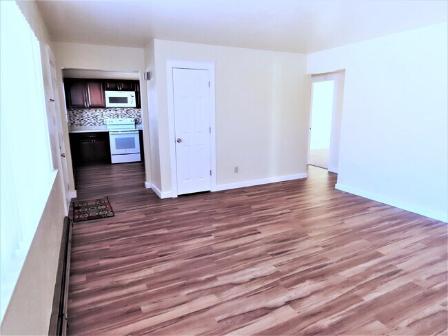 Photo - 1129 Darby St Unit #B