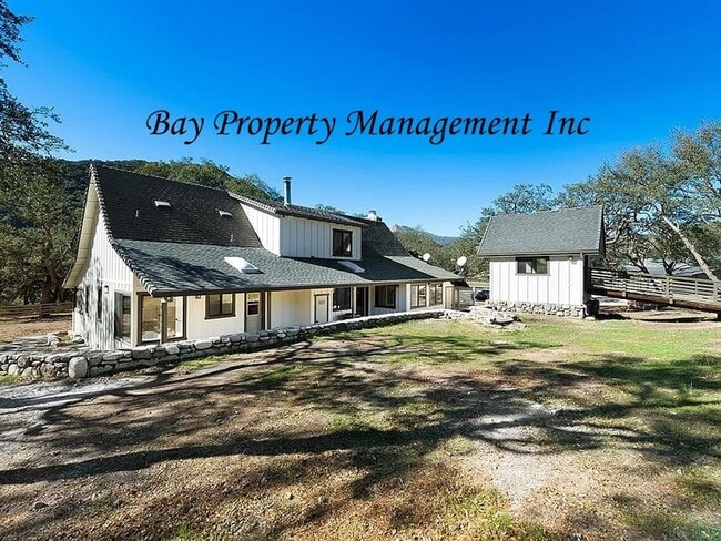 Building Photo - Breathtaking Views from this horse propert... Rental