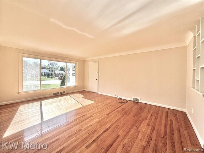 Photo - 2180-2182 Vernier Rd