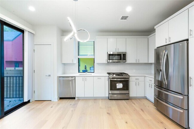 Photo - 1116 Walton Ln
