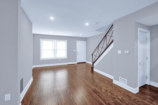 Photo - 2610 Hobson St