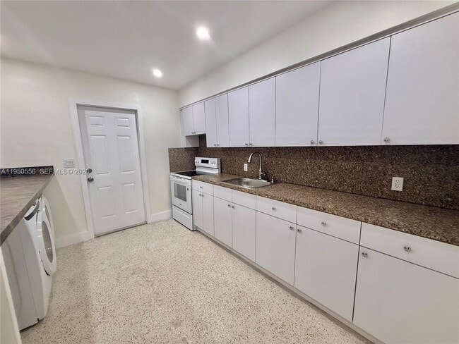 Photo - 3400 SW 17th St Unit 1