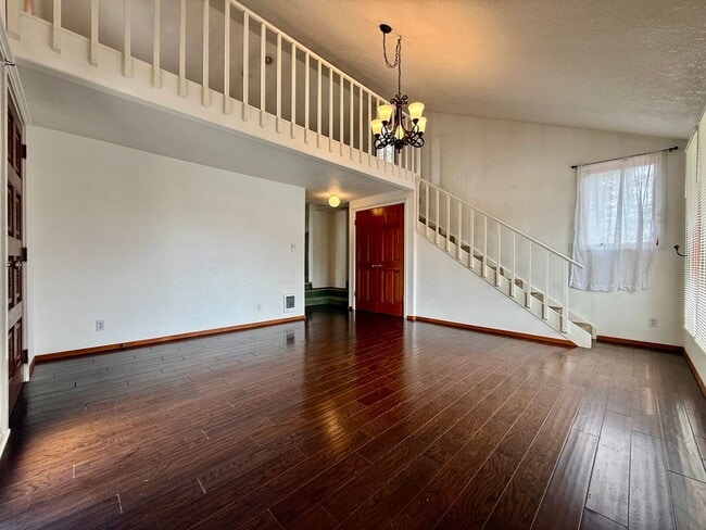 Building Photo - SCHEDULE A SHOWING TODAY TO VIEW THIS CHARMING APRATMENT IN PRINEVILLE!! Unit 1