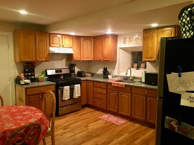 Building Photo - 42 Sewall St Unit 3