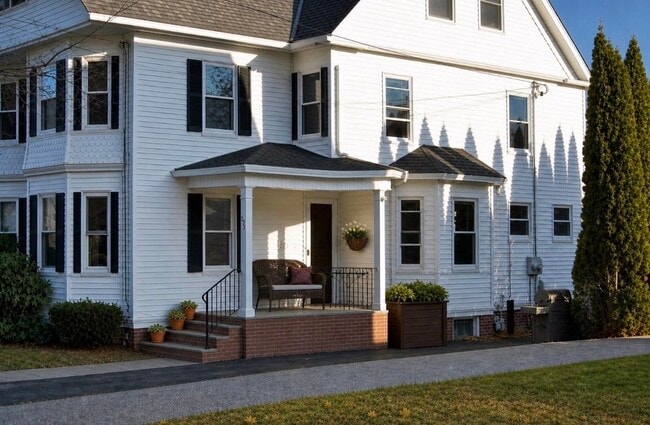 Photo - 435 Broad St