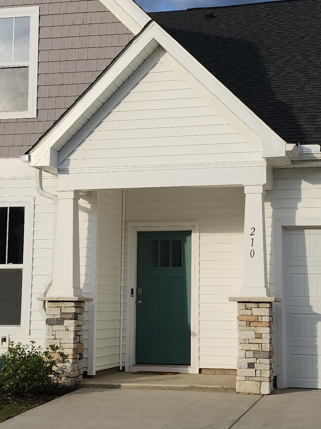 Photo - 210 Woodhouse Wy