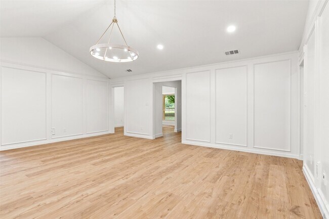 Photo - 390 Holly Ln