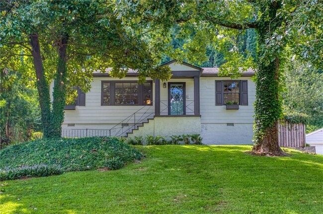 Building Photo - 2008 Shalimar Dr NE