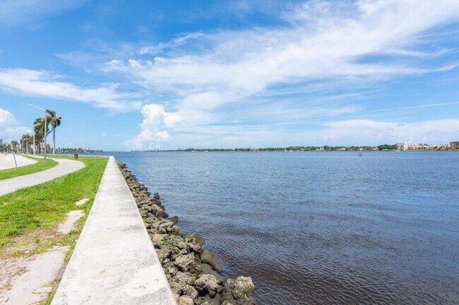 Photo - 917 N Flagler Dr Unit 102