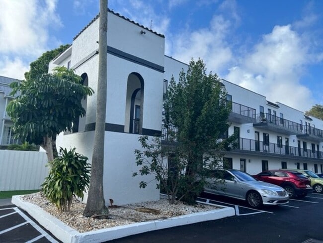 Photo - 2705 NE 9th Ave