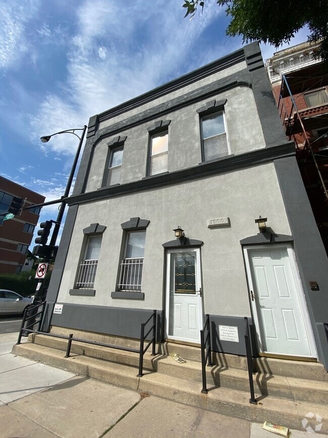 Building Photo - 1000 N Wood St Unit 2 Rental