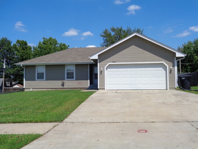 Photo - Great 3 Bedroom House Near Lake Shawnee