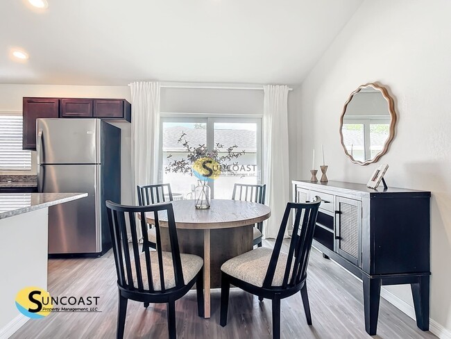 Photo - 1098 Bristol St