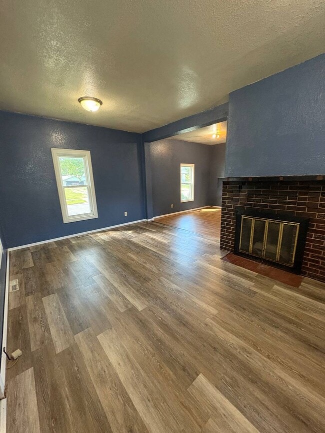 Photo - 121 1st St NW