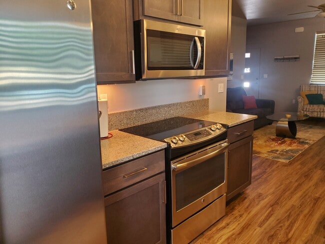 Electrodomésticos más nuevos - 1724 N Solomon Ct