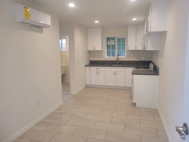 Photo - 10113 Louise Ave