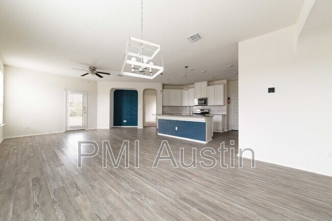 Photo - 109 Fort William Cv