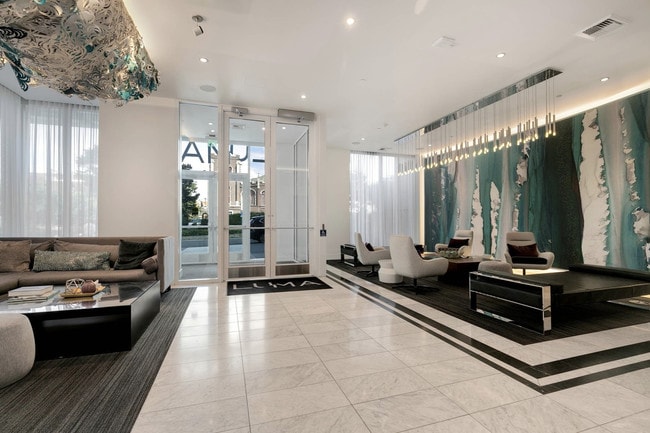 Building Photo - 1321 Seneca St Unit 305