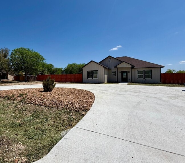 Photo - Brand New Showstopper!