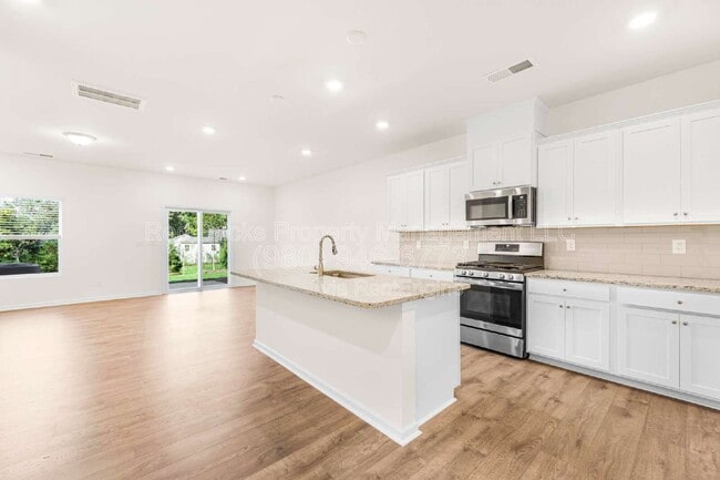 Photo - 2853 Yeager Dr NW