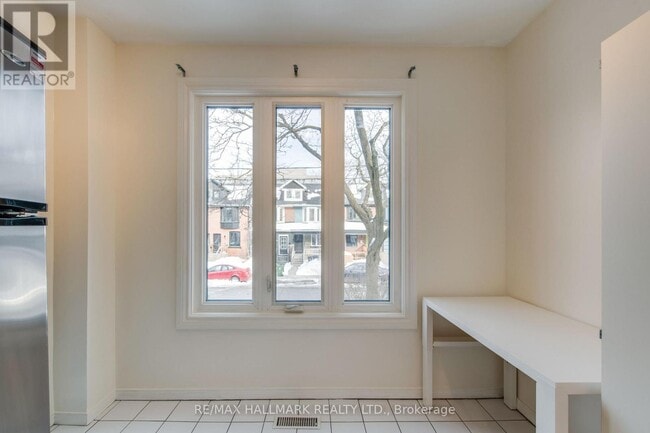 Photo - 6 Empire Ave