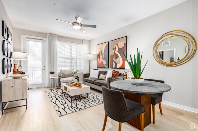 1 BR, 1 BA - 795SF