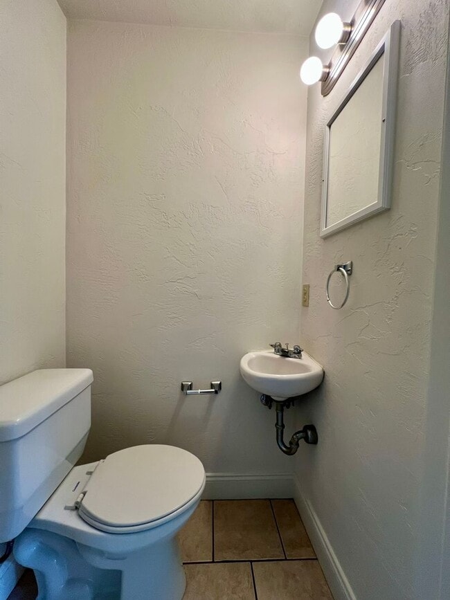 Photo - Gorgeous Two Bedroom Townhouse in Squirrel Hill! Washer & Dryer Provided, Central A/C & More!