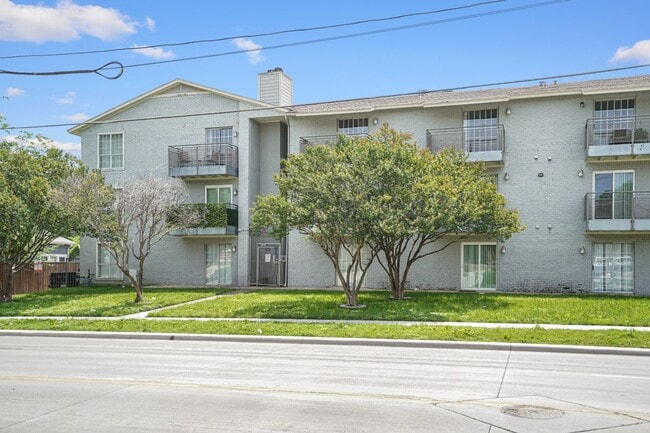 Building Photo - 4502 Gaston Ave Unit 319