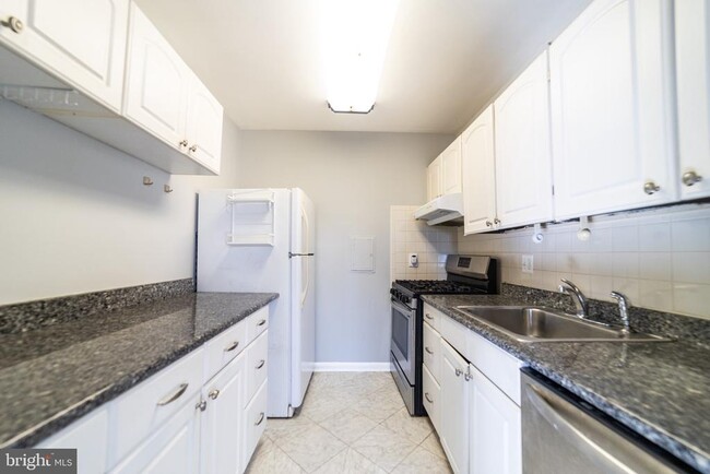 Photo - 5202 Crossfield Ct Apartment Unit 126