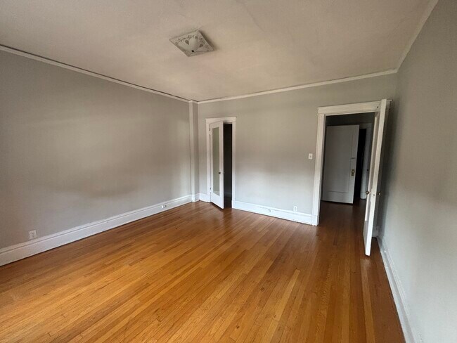 Photo - 564 W Roscoe St Unit 1A