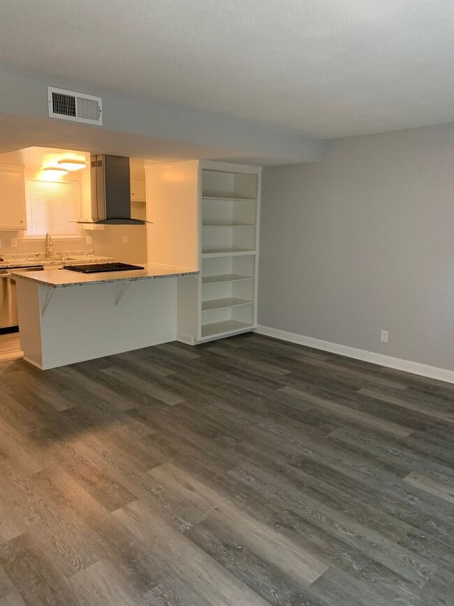 Photo - 2 bedroom 1.5 bath condo !