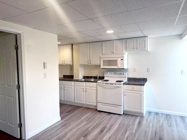 Photo - 702 Don St Townhome