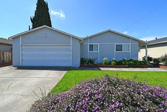 Photo - $3490 / 3 BED, 2 BATH BEAUTIFUL SUNDALE HOME