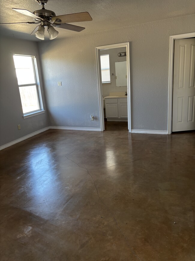 Photo - 1115 Oakridge Dr