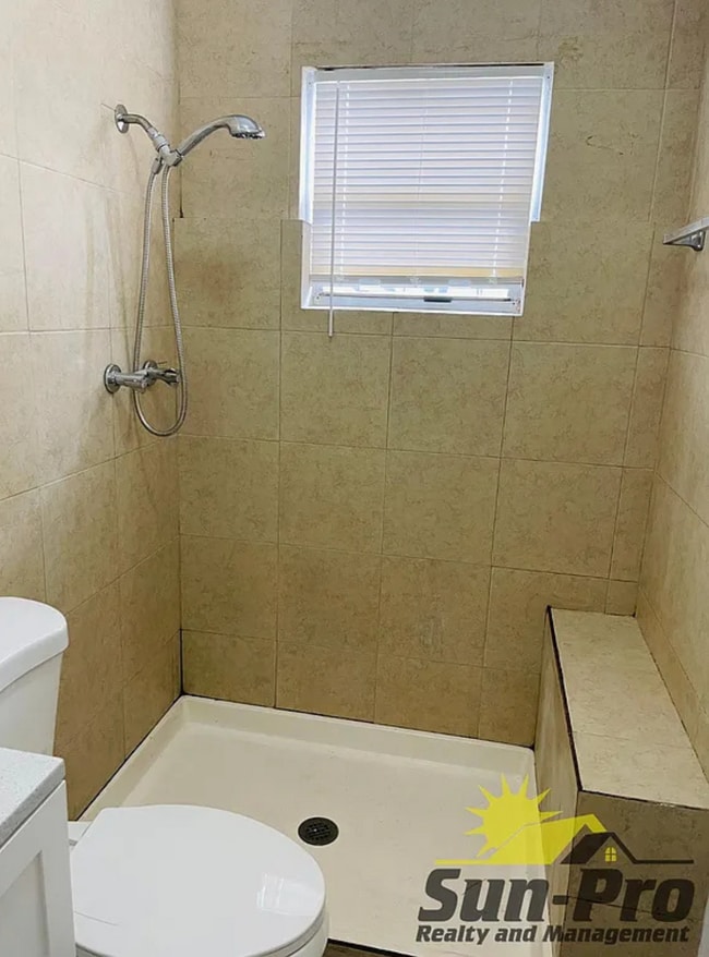 Photo - 708 Georgia St