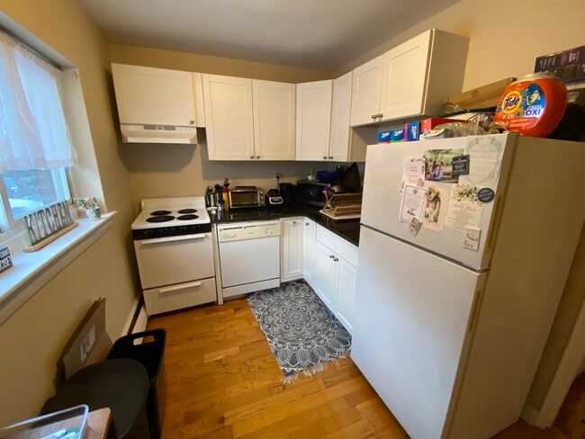 Building Photo - 61 Selkirk Rd Unit 3