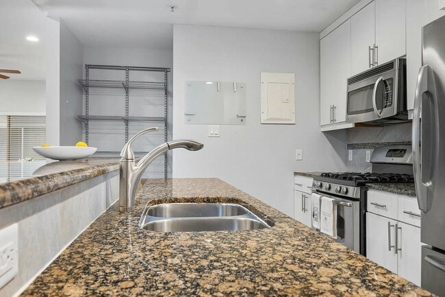 Building Photo - 503 Swanee Dr Unit Apt 503