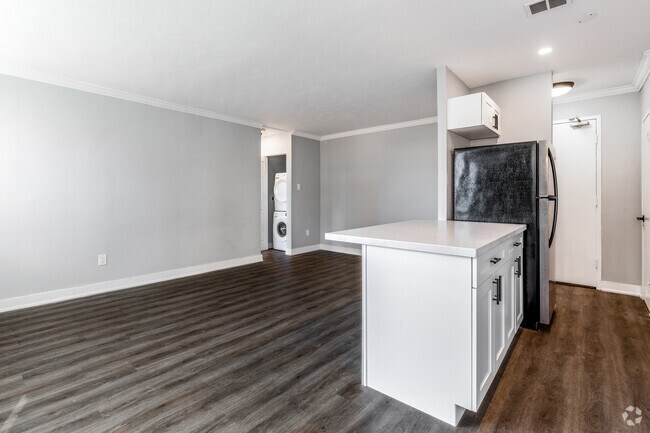 1BR, 1BA - 578SF - Kitchen/Living Room - 91 Wellesley Street Unit 704