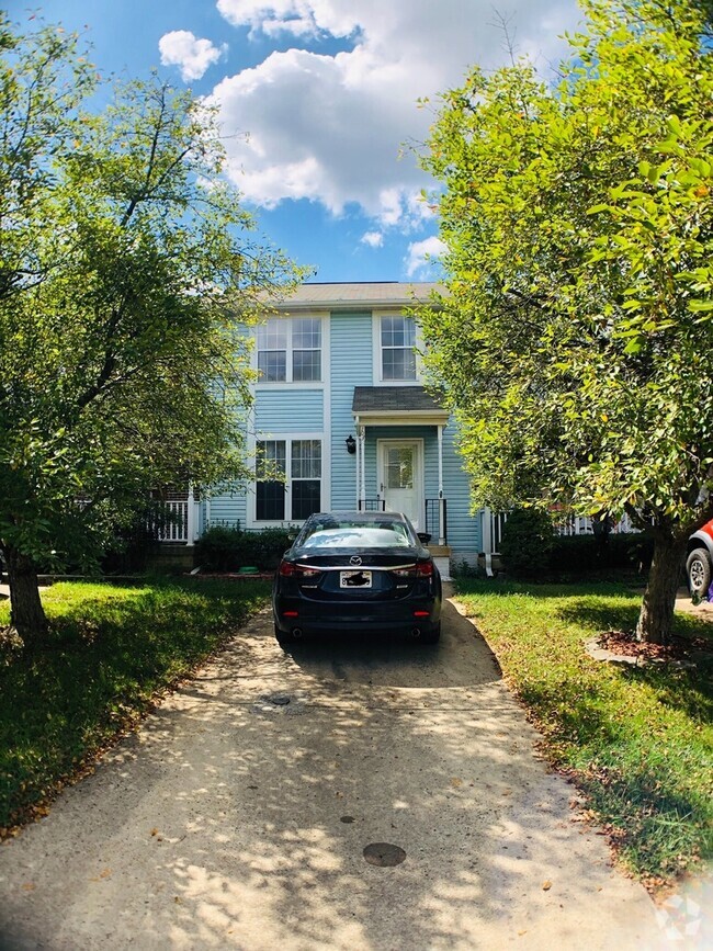 Building Photo - TOWNHOUSE - STAFFORD