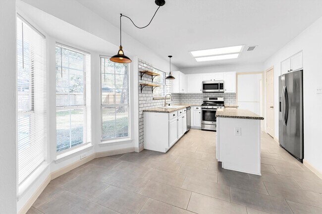 Photo - 14 Hawkseye Pl