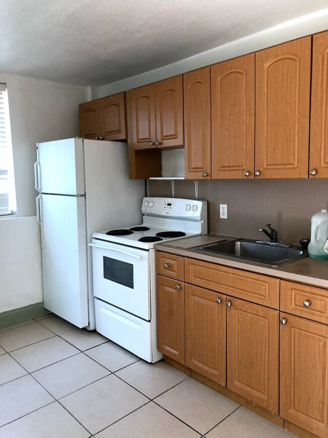 Building Photo - 2144 SW 17th St Unit 1