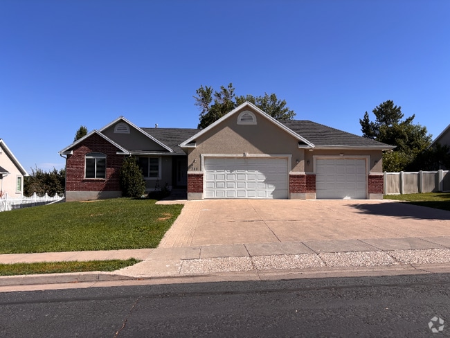 Building Photo - 241 W 225 S Rental