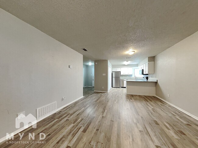 Photo - 2458 Avenue A