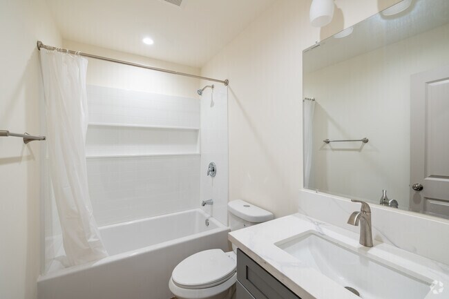 1BR, 1.5BA - 900SF - Bathroom