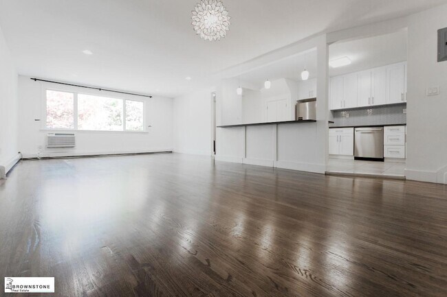 Photo - 576 Henry St Unit 2