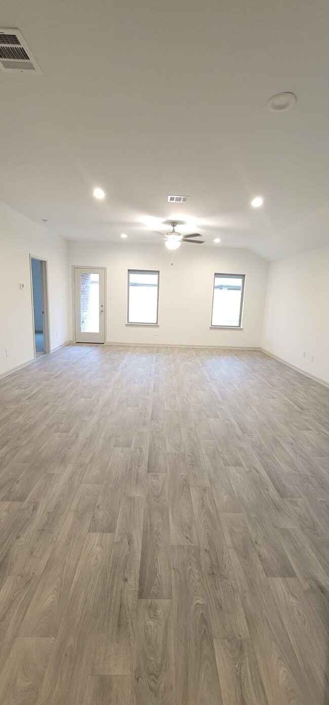 Photo - 1514 Maple Rdg Dr