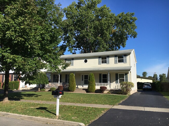 Front of House - 1328 Dangelo Dr Unidad Right