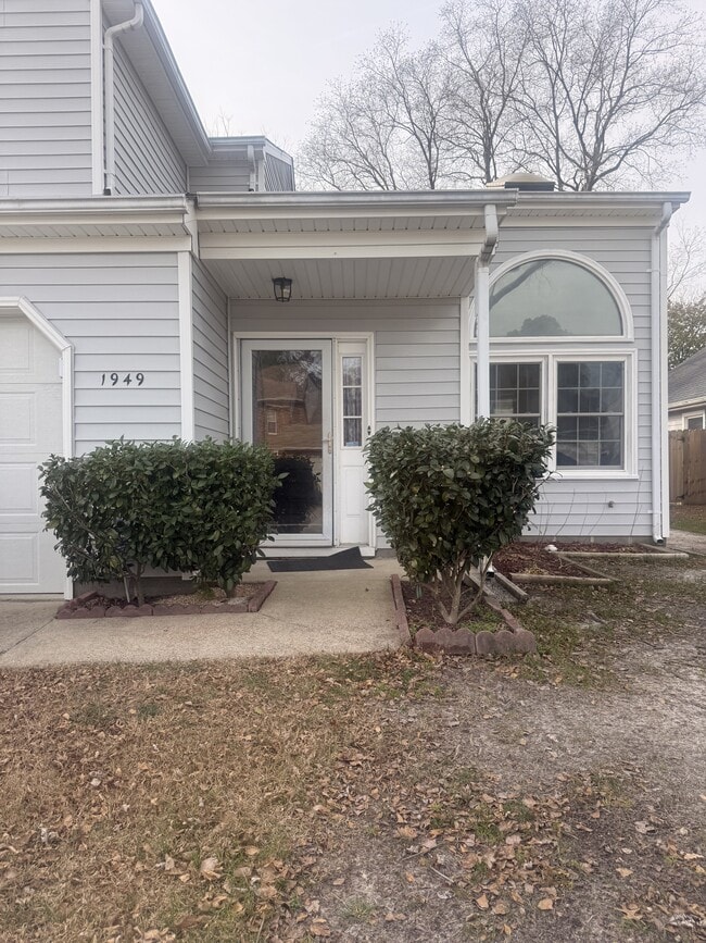 Building Photo - 1949 Arlington Arch Dr